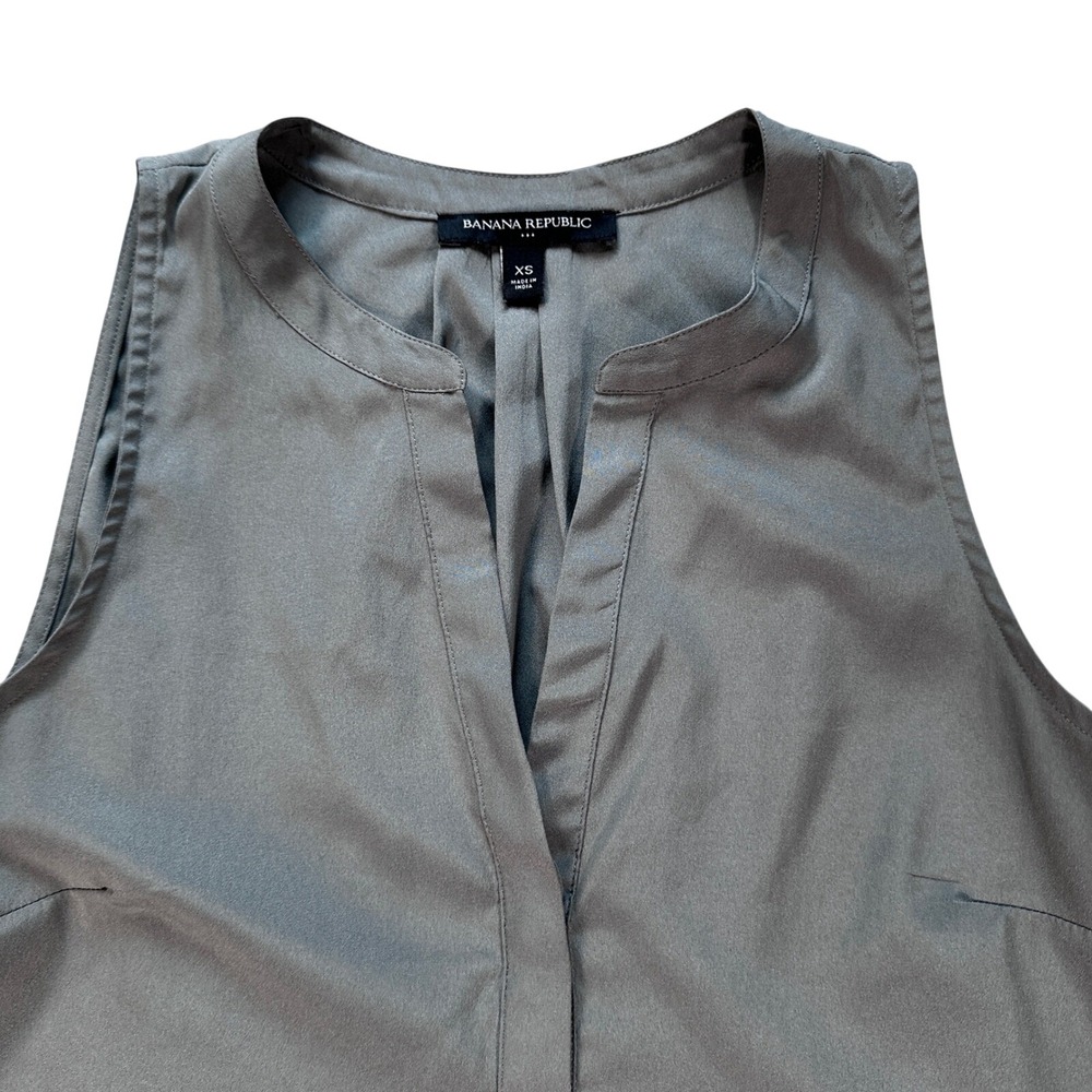 Banana Republic Women XS Gray Silt Sleeveless V-Neck Blouse 559115-01